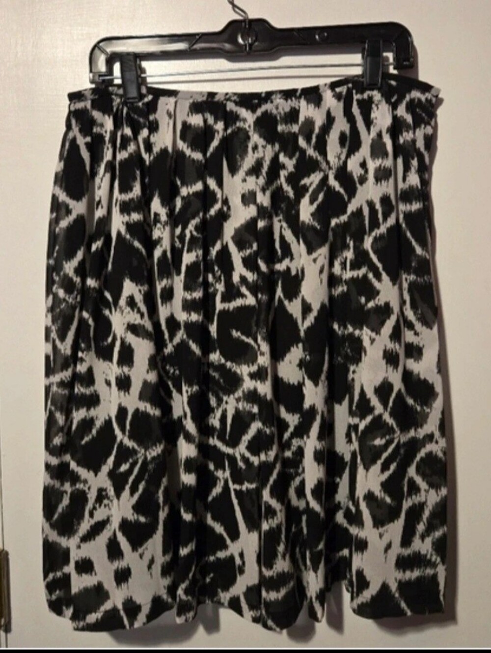 Calvin Klein Size 10 zipper back skirt